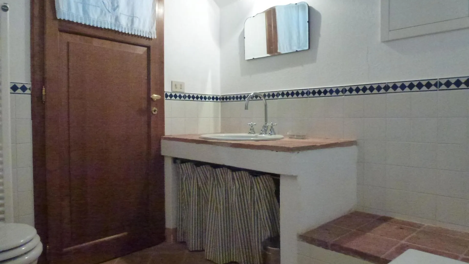 Bed and Breakfast Un Giardino Nel Tufo Pitigliano 0*,