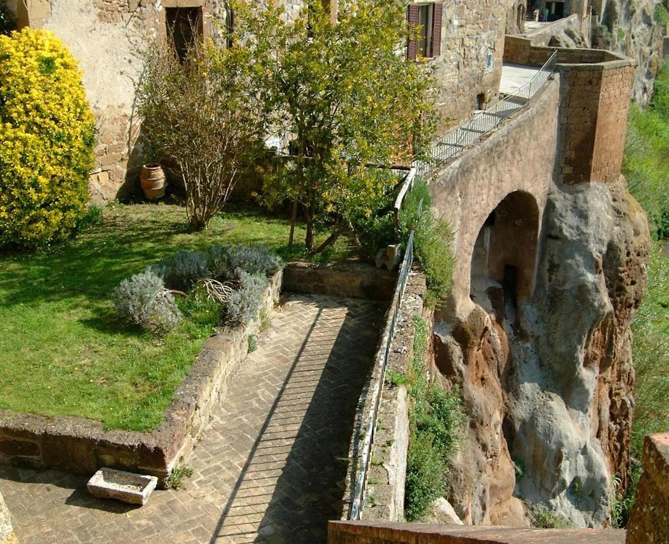 Un Giardino Nel Tufo Bed & Breakfast Pitigliano Italy