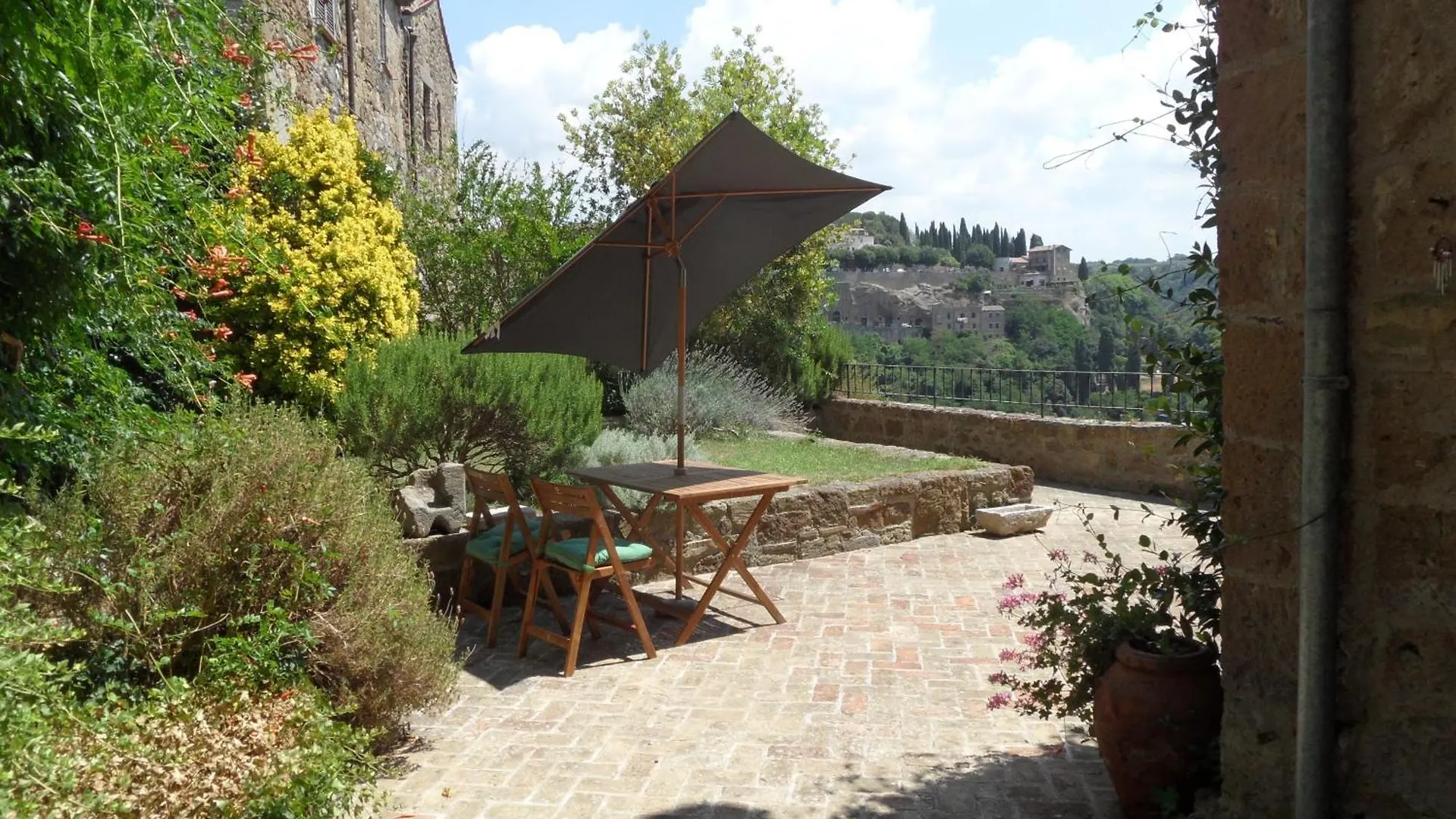 Bed and Breakfast Un Giardino Nel Tufo Pitigliano